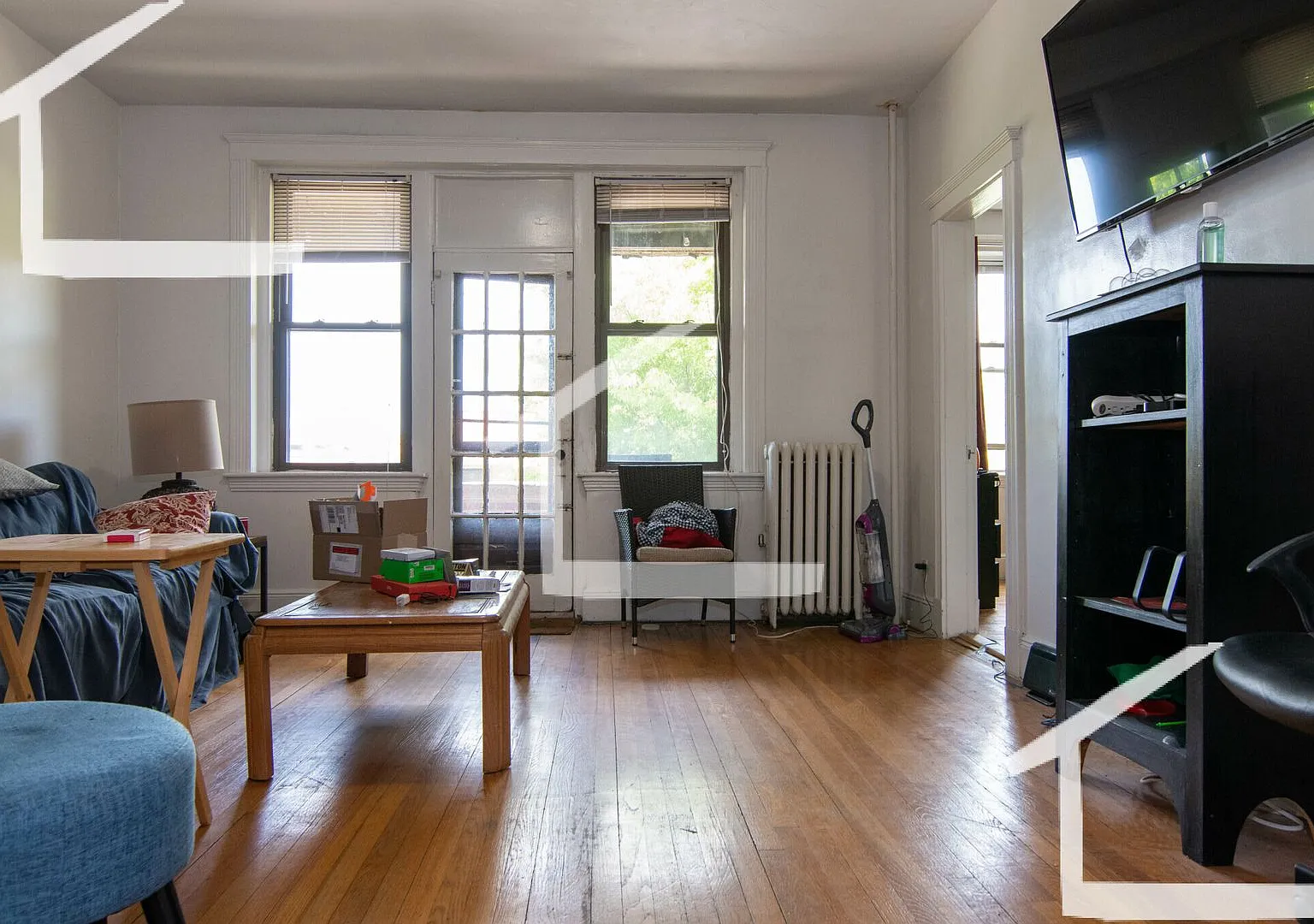 9/1 Spacious 2BR w/heat inc, balcony on Brighton/Brookline border — Photo 1