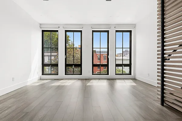 Living room, photo 2