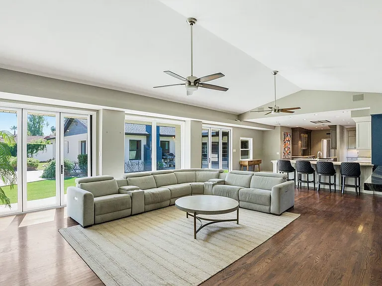 2939 N Manor Dr W — Photo 16