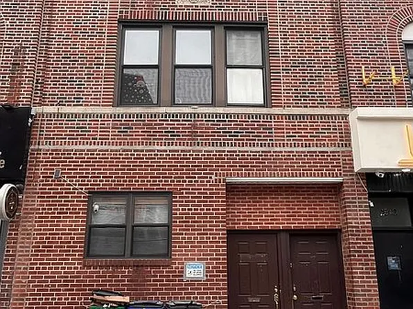 25-41 Steinway St #A, Astoria, NY 11103