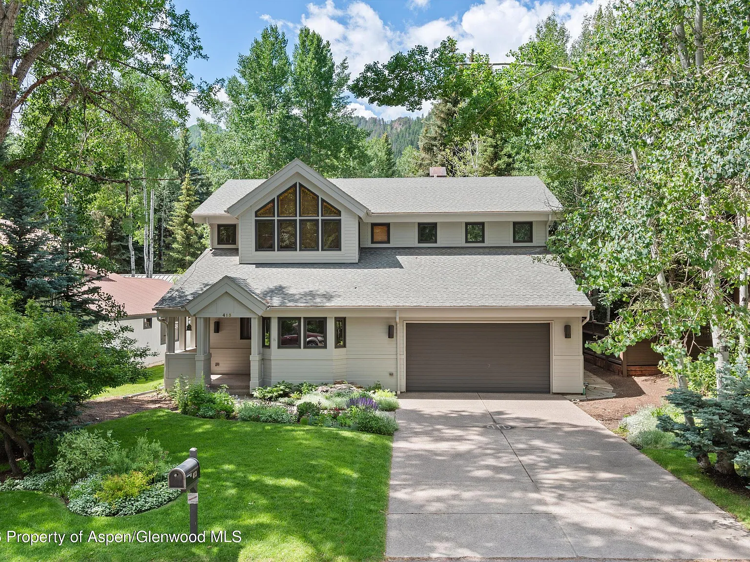 4 bed, 4.5 bath, 4842 sqft, $67,500 — Photo 1