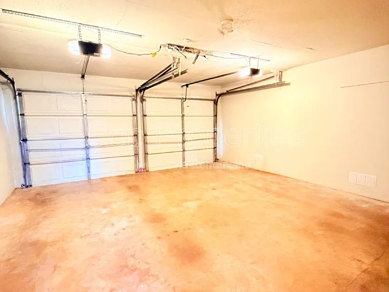 9319 Cliff Point Dr — Photo 18