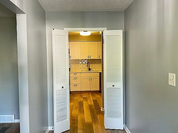 4th image of 5130 Graham Dr