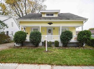 22712 Ridgeway St, Saint Clair Shores, MI 48080