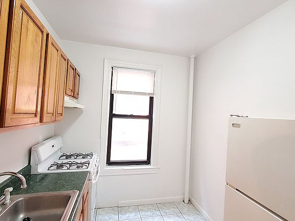 4th image of 3073 44th St #3
