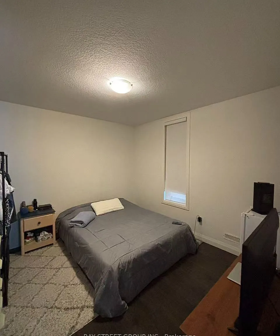 4 bed, $2,500 — Photo 3