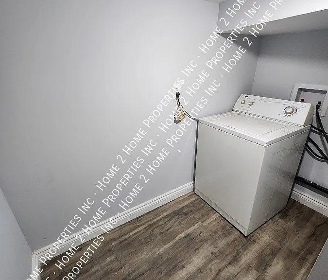 1182 Howard Ave — Photo 8