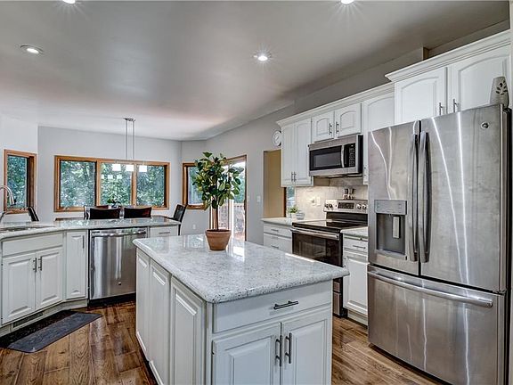 2nd image of 4003 Damon Ct