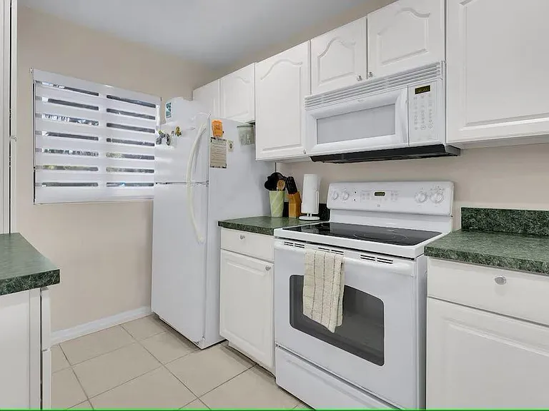 10102 S Ocean Dr #107 — Photo 36