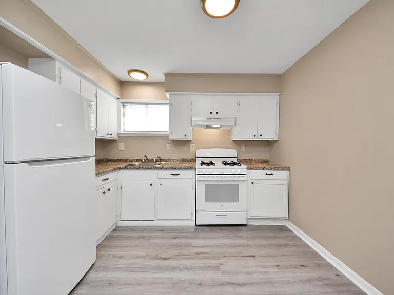 17111 River Rd #C — Photo 8