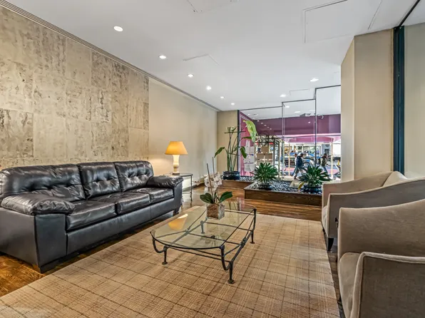 400 East 70th Street image 18 of 20