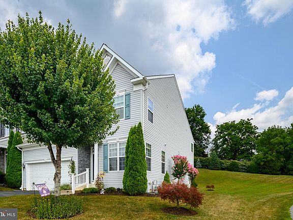 2nd image of 70 Greenvale Mews Dr #41