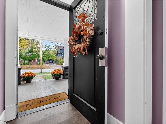 5th image of 1511 Clarence Ave