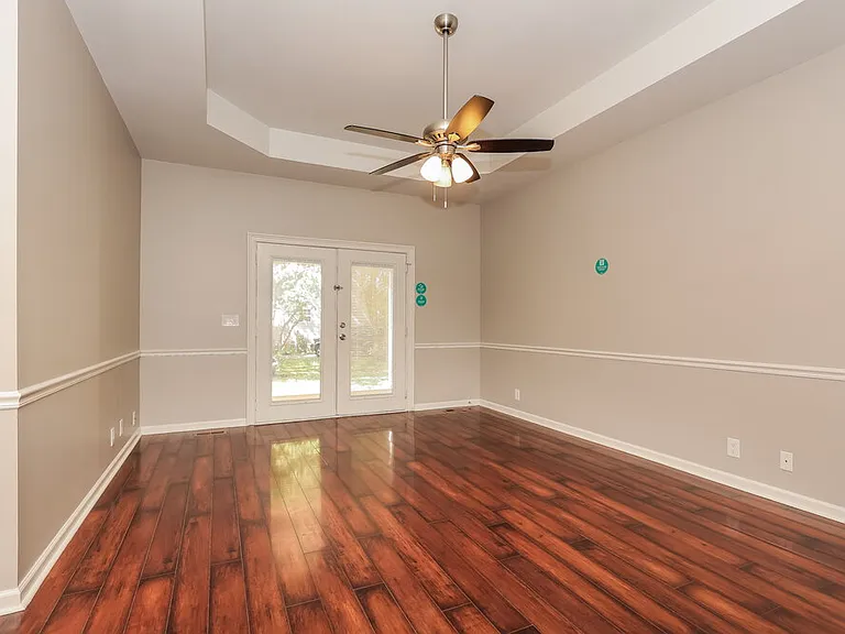 1002 Esquire Ct — Photo 4