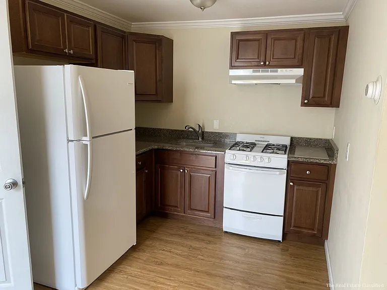 67 Fremont Ave #B1 — Photo 2