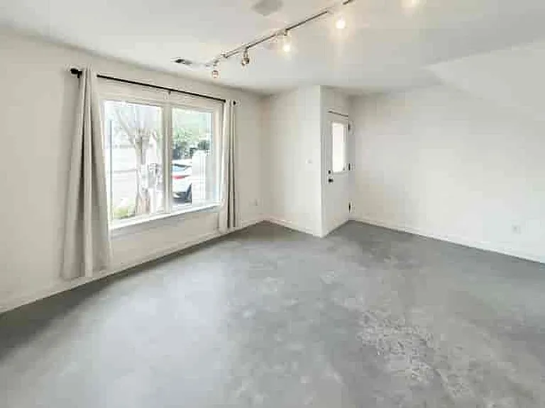 322 Peters St SW #2 — Photo 26
