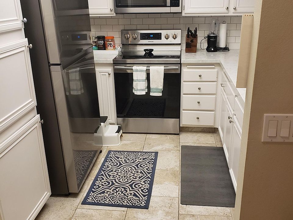 Newer appliances, quartz countertop