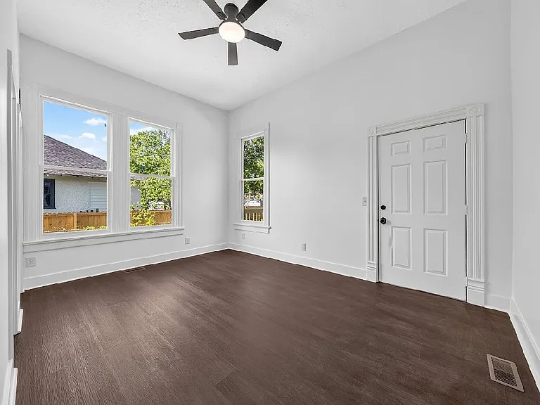 2807 Beacon Ave — Photo 34