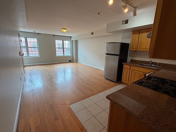 4th image of 1122 Buttonwood St #C