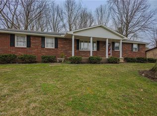 5303 Glenoak Dr NE, Louisville, OH 44641