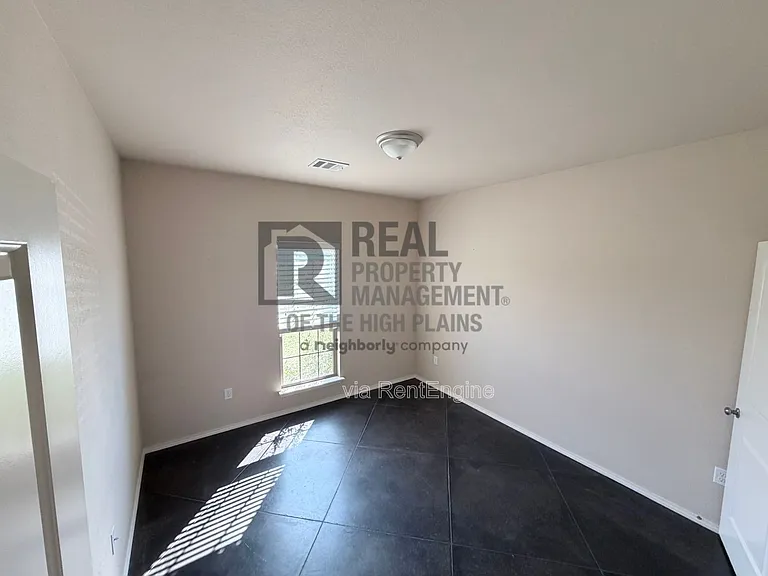 7700 Legacy Pkwy — Photo 6