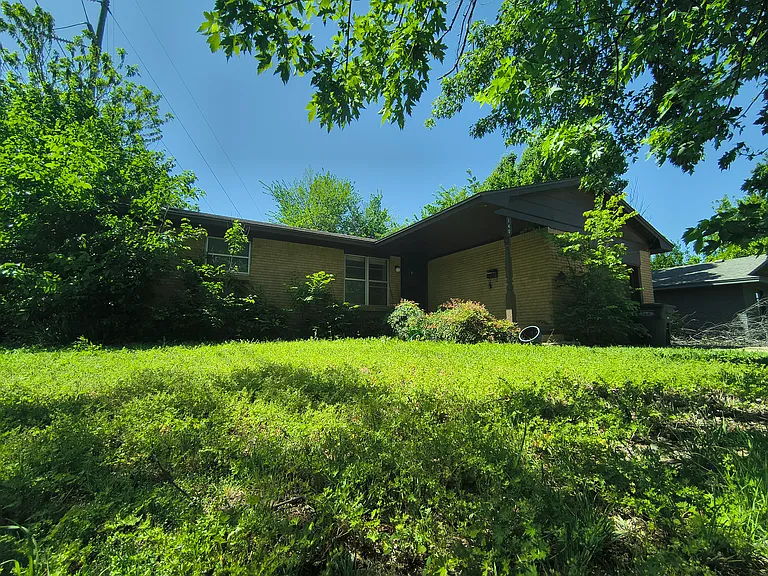 140 Ridgecrest Rd — Photo 2