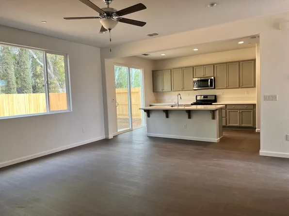 2294 N Apricot Ave, Fresno, CA 93727