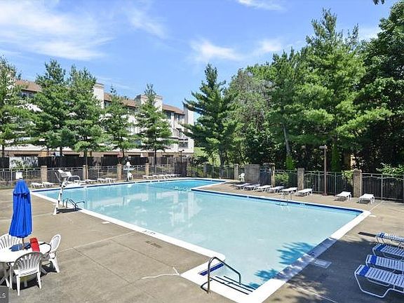 4th image of 3099 Hawthorne Dr NE #3099