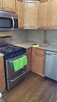 5th image of 168 Norfolk St APT 5