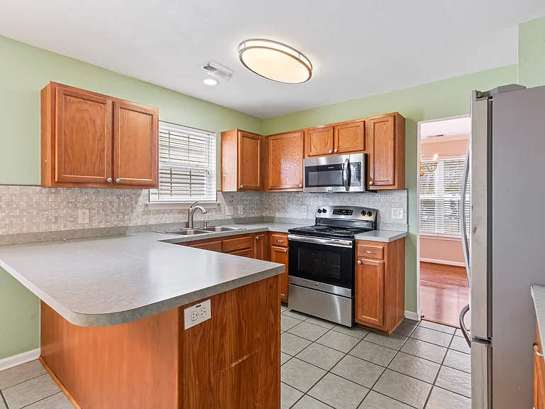 908 Silvercrest Dr — Photo 37