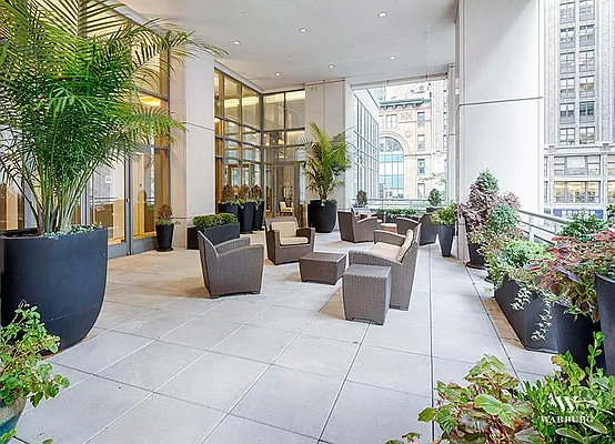 Sold by Warburg | media 10