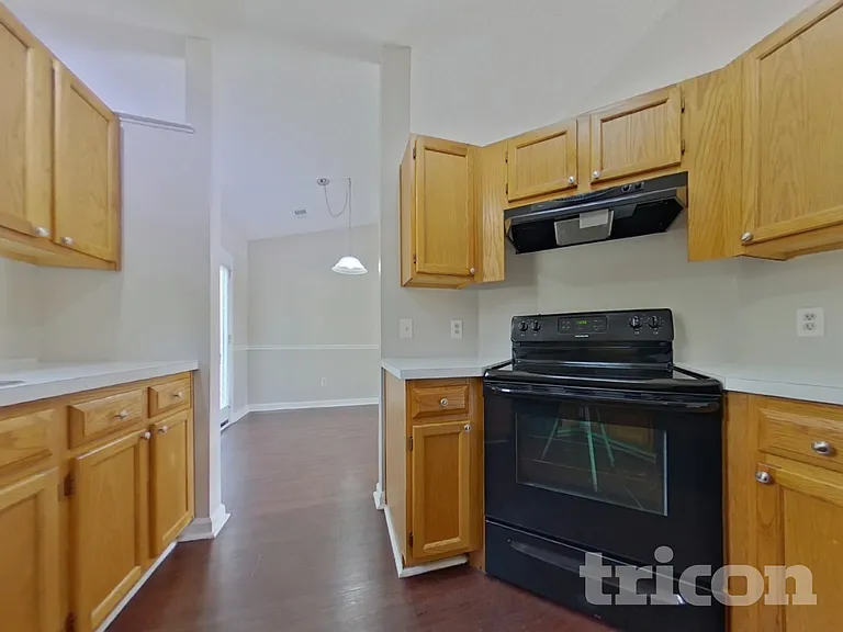 425 Northshore Ct — Photo 5