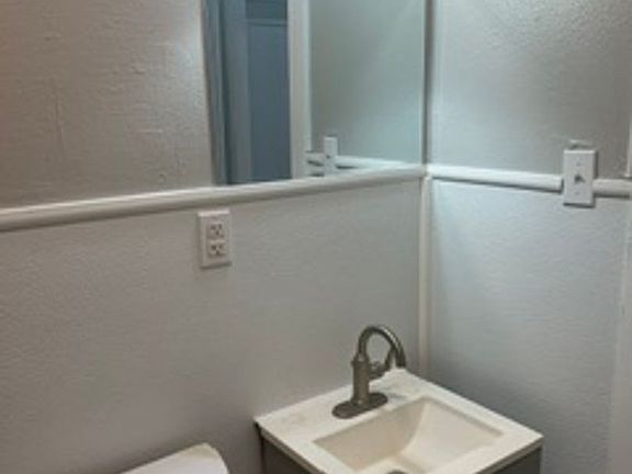 5th image of 923 Sunset Ave