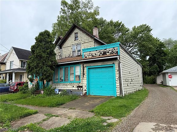 3rd image of 815 Amherst Rd NE
