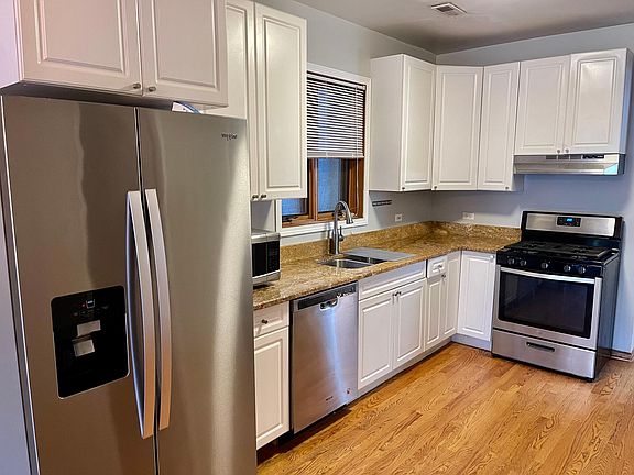 3rd image of 1219 W Erie St APT 2A