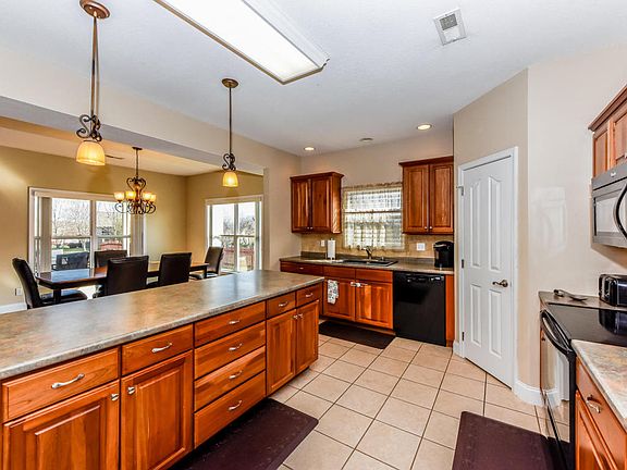 3rd image of 314 Woodsboro Ln