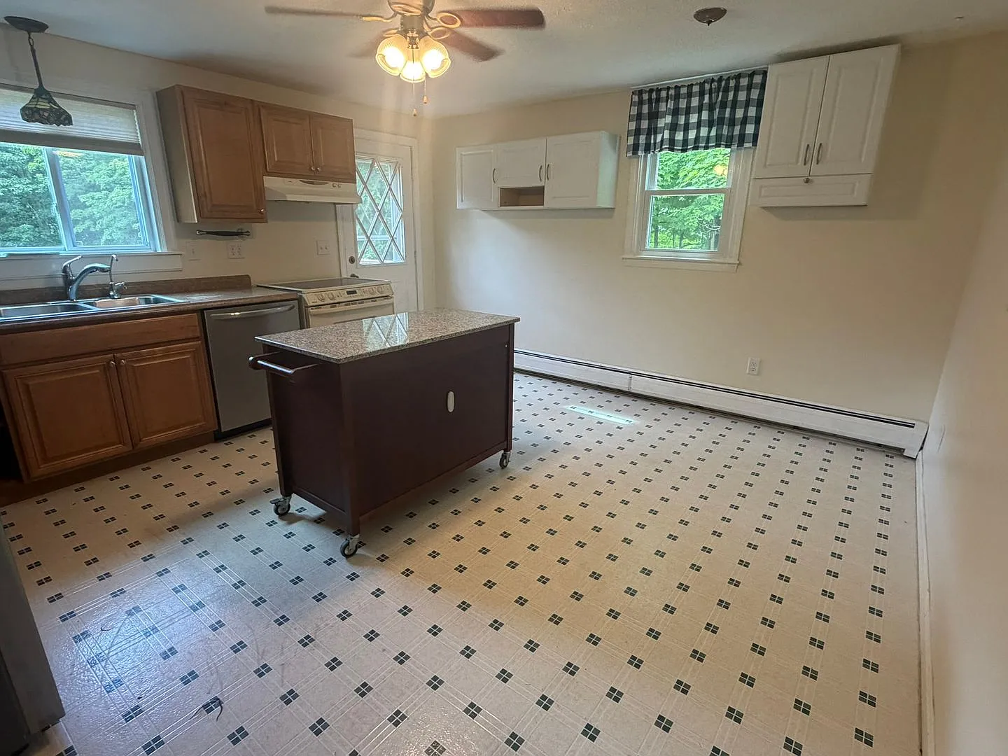 Spacious 2-Bedroom 1 1/2 bath- End-Unit Townhouse, Dunbarton, NH — Photo 2