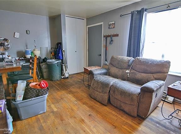 5th image of 5688 Greens Dr