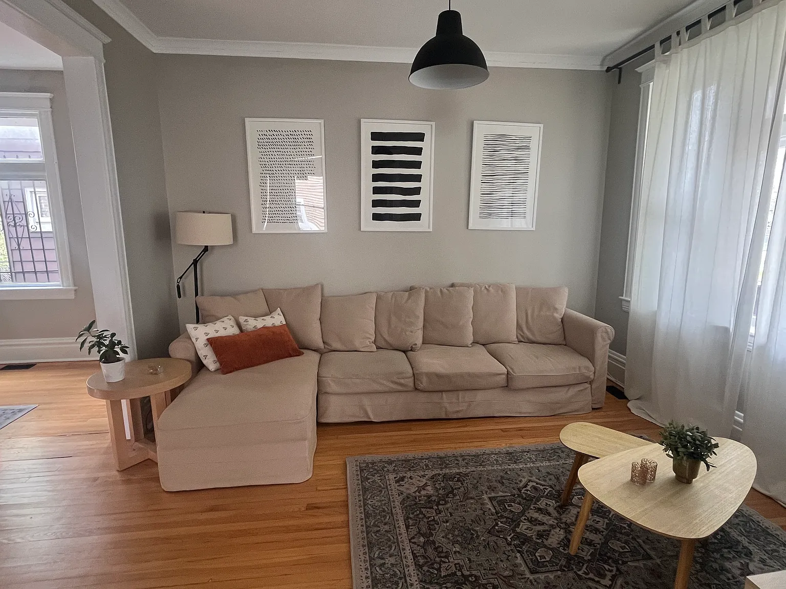4 bed, 1.5 bath, 2373 sqft, $2,700 — Photo 2