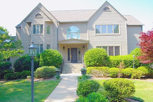 1st image of 10 Bachman Ct