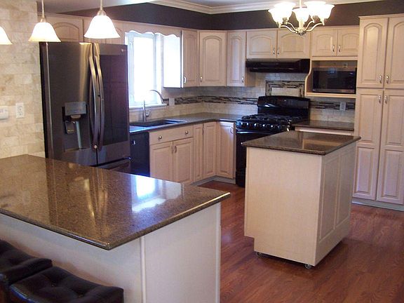 4th image of 507 Bevan Dr W