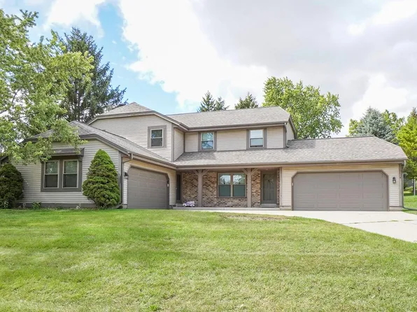 399 Willow Grove DRIVE #397, Pewaukee, WI 53072