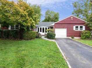 23 Driftwood Dr, Glen Cove, NY 11542