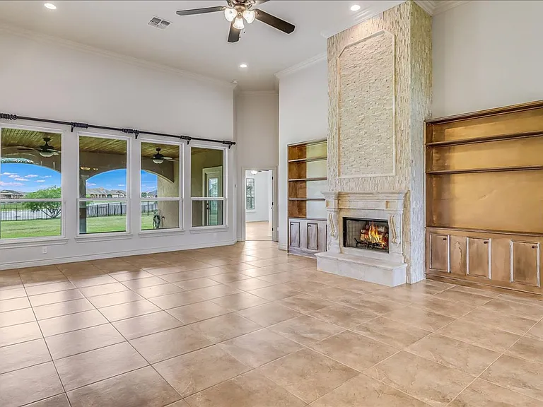 6241 Lago Vista Dr — Photo 5
