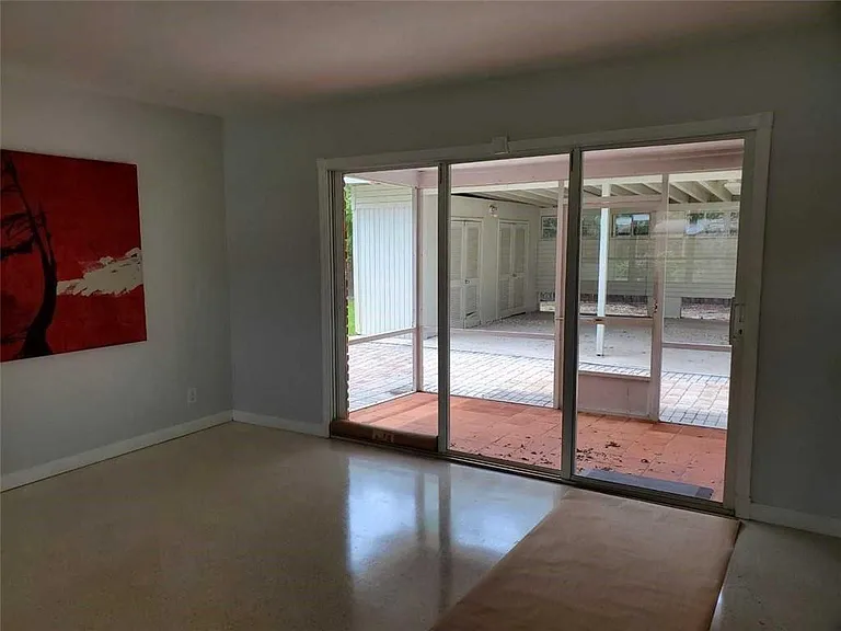 626 Gardenia Ln — Photo 6