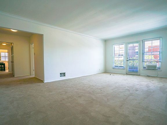 3rd image of 8551-8561 Holloway Dr #1/4