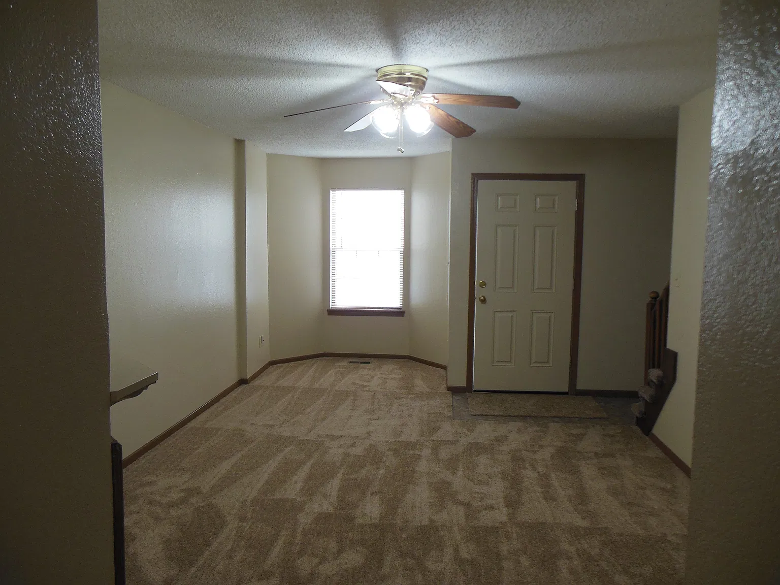 2 bed, 1.5 bath, 1021 sqft, $1,375 — Photo 3