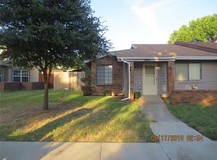 5905 Royalcrest Dr, Arlington, TX 76017