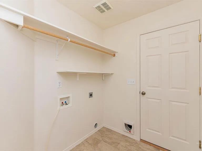 7034 E Canterbury Ln — Photo 18
