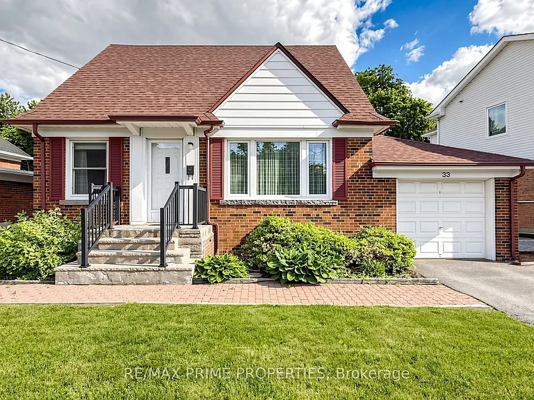 33 Irvington Cres — Photo 1